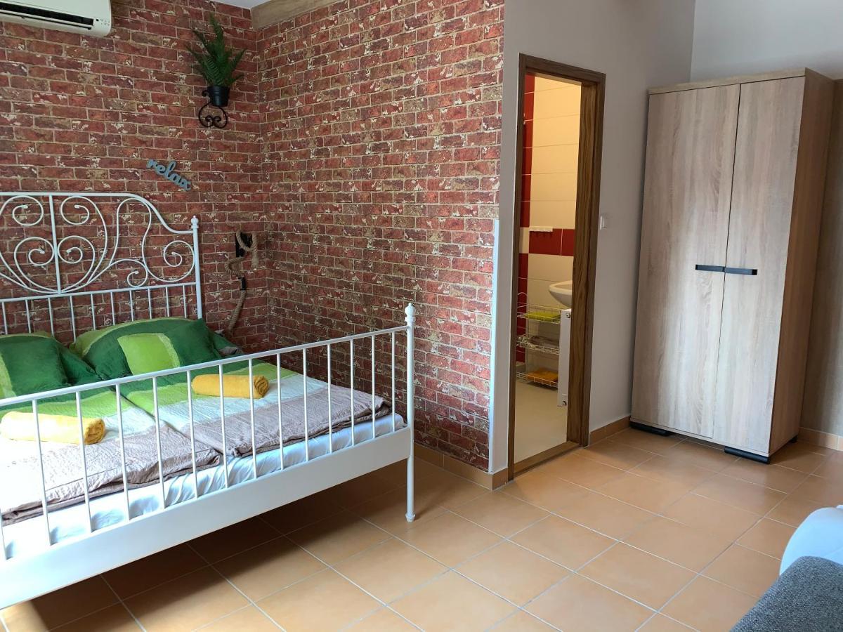 Armada Family Apartment Hajdúszoboszló Buitenkant foto