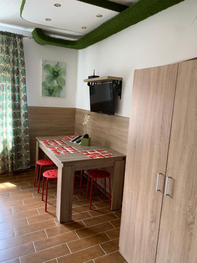 Armada Family Apartment Hajdúszoboszló Buitenkant foto